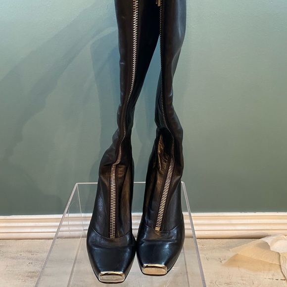 Dolce and Cabanna, leather women’s boots silver zip front and tips size 39 - Picture 2 of 6